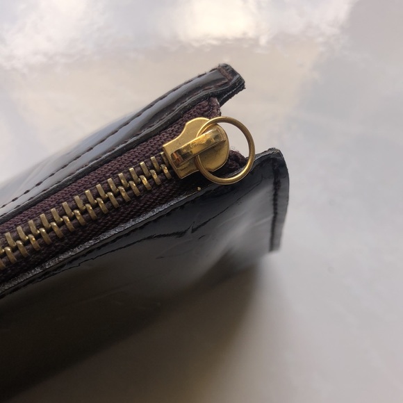 Louis Vuitton Vernis Pouch - Picture 6 of 8